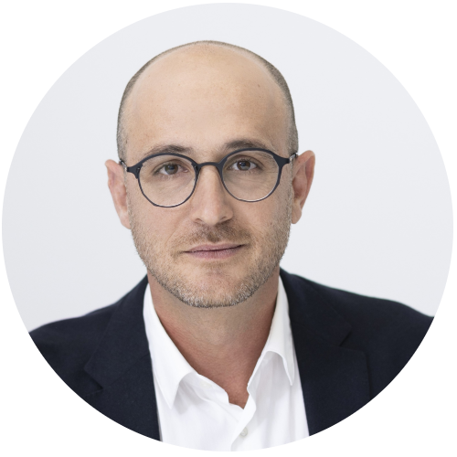 Paulo Macchia headshot